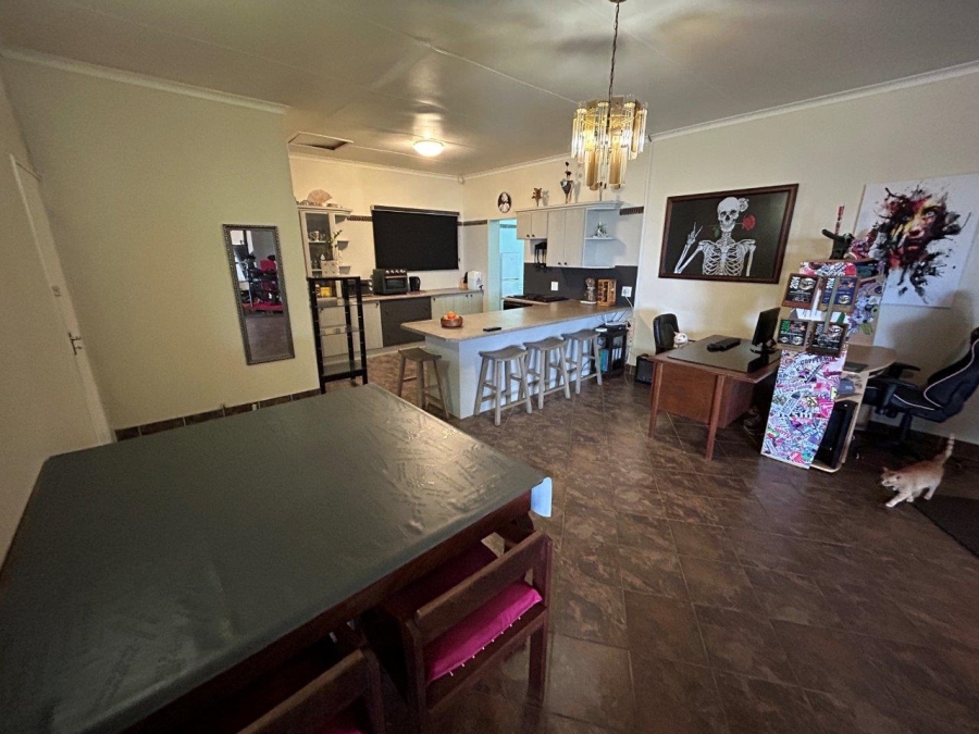 6 Bedroom Property for Sale in Wavecrest Eastern Cape